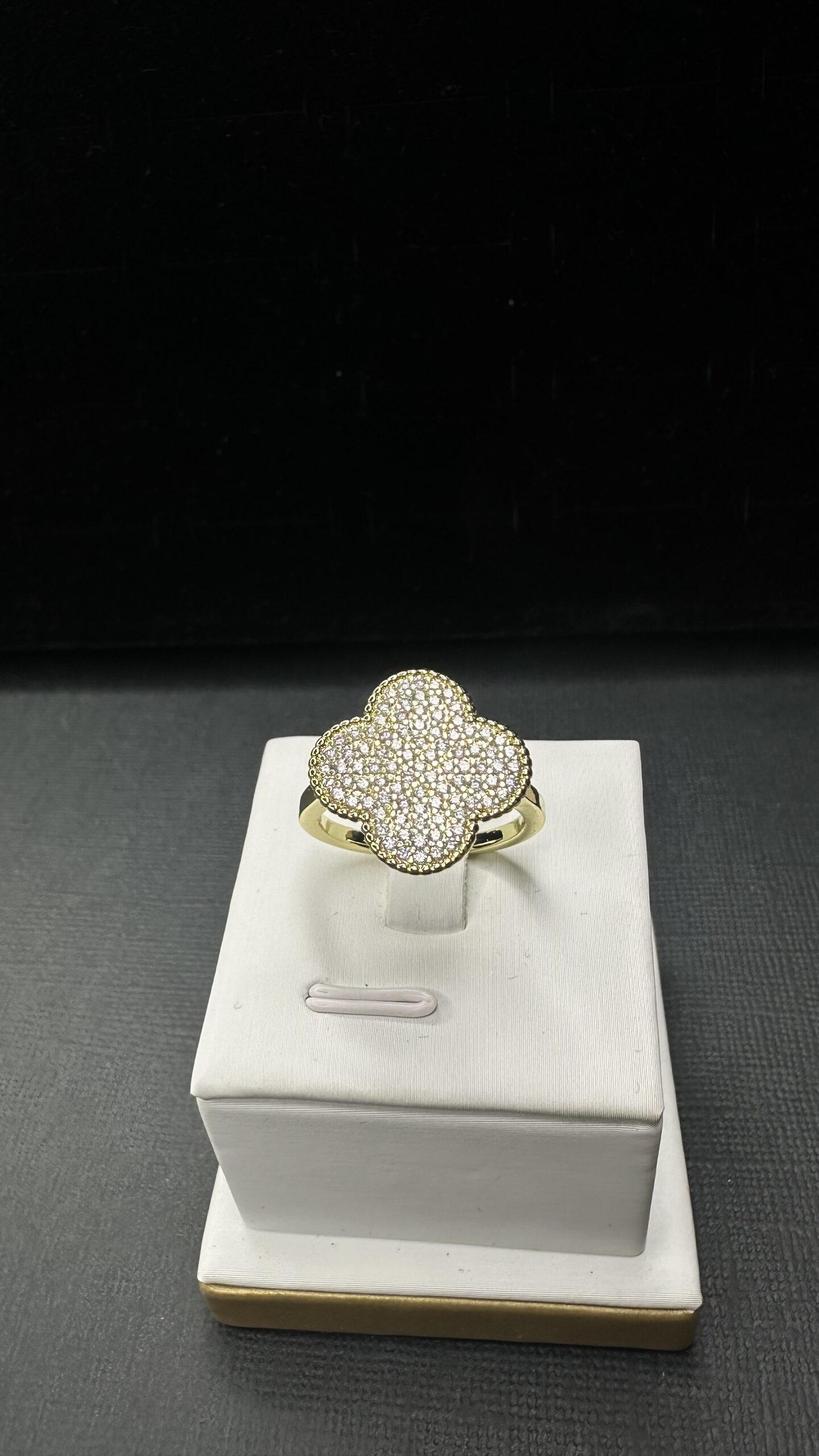 ANILLO TRÉBOL CIRCONES