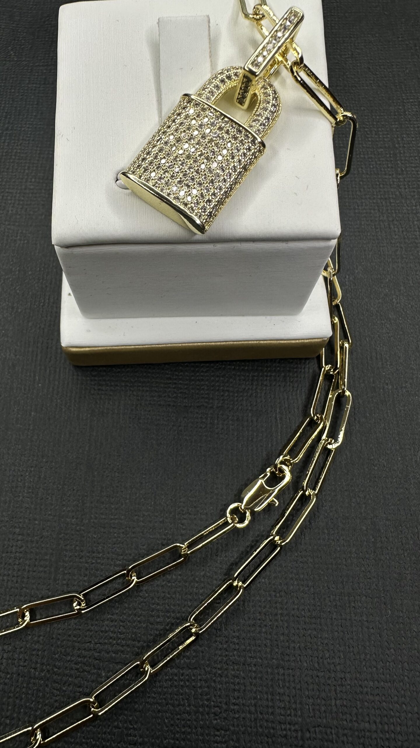 COLLAR CANDADO CIRCONES