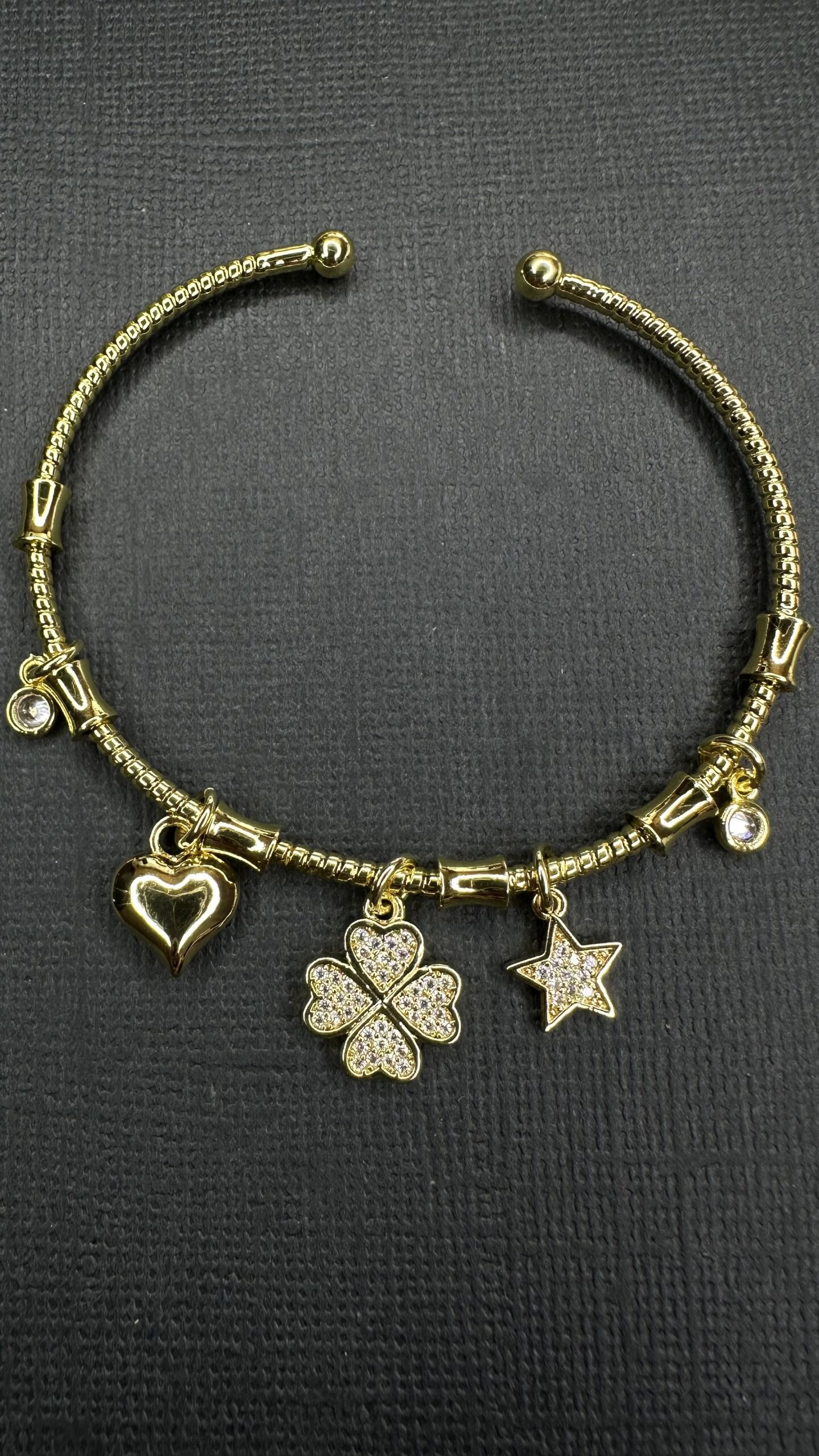 PULSERA RÍGIDA 5 CHARMS